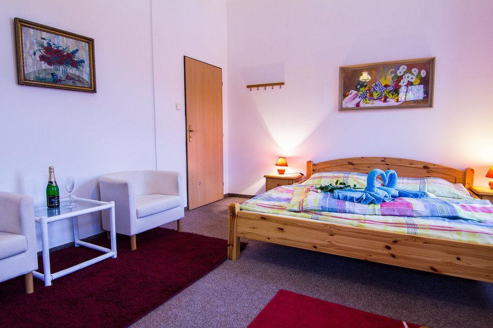 Hotel Posta Черні Дул Екстер'єр фото